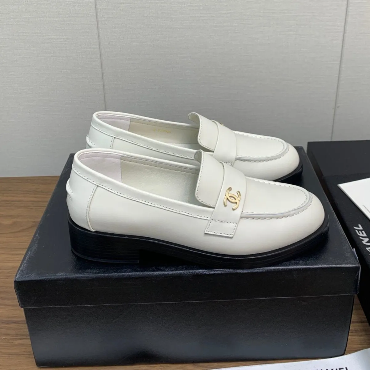 CC Moccasins 25mm White Lambskin