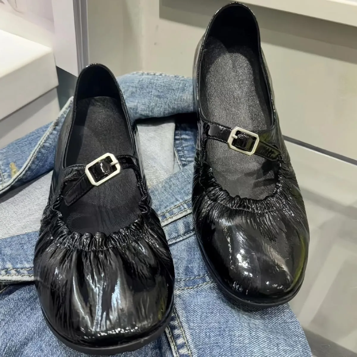 Chic Mary Jane Flats for Women with Metal Buckle Soft-Soled and Soft-surfaced Genuine Patent Leather Ballet Shoes Lightweight Casual Wear