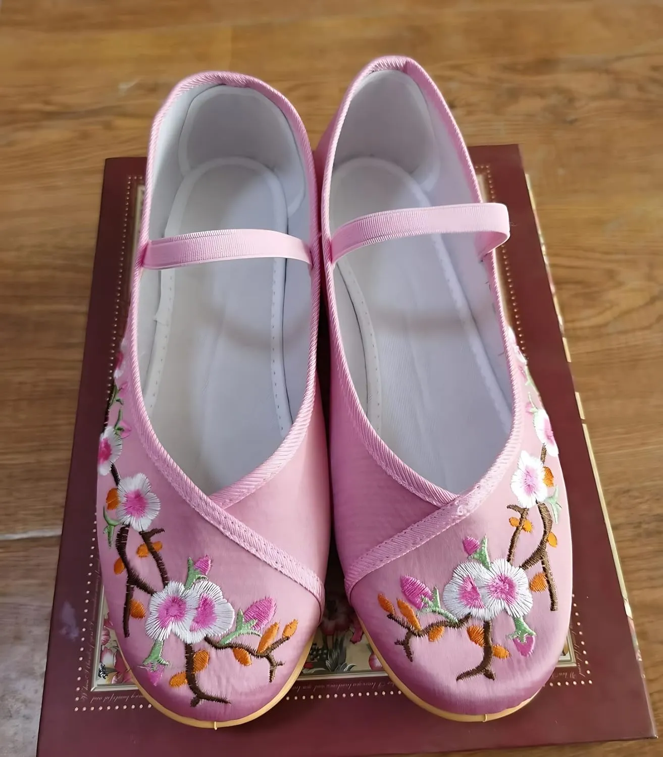 Chinese Traditional Embroidered Shoes Girls with Hanfu Ancient Costume Daily Performance Embroidered Canvas Shoes