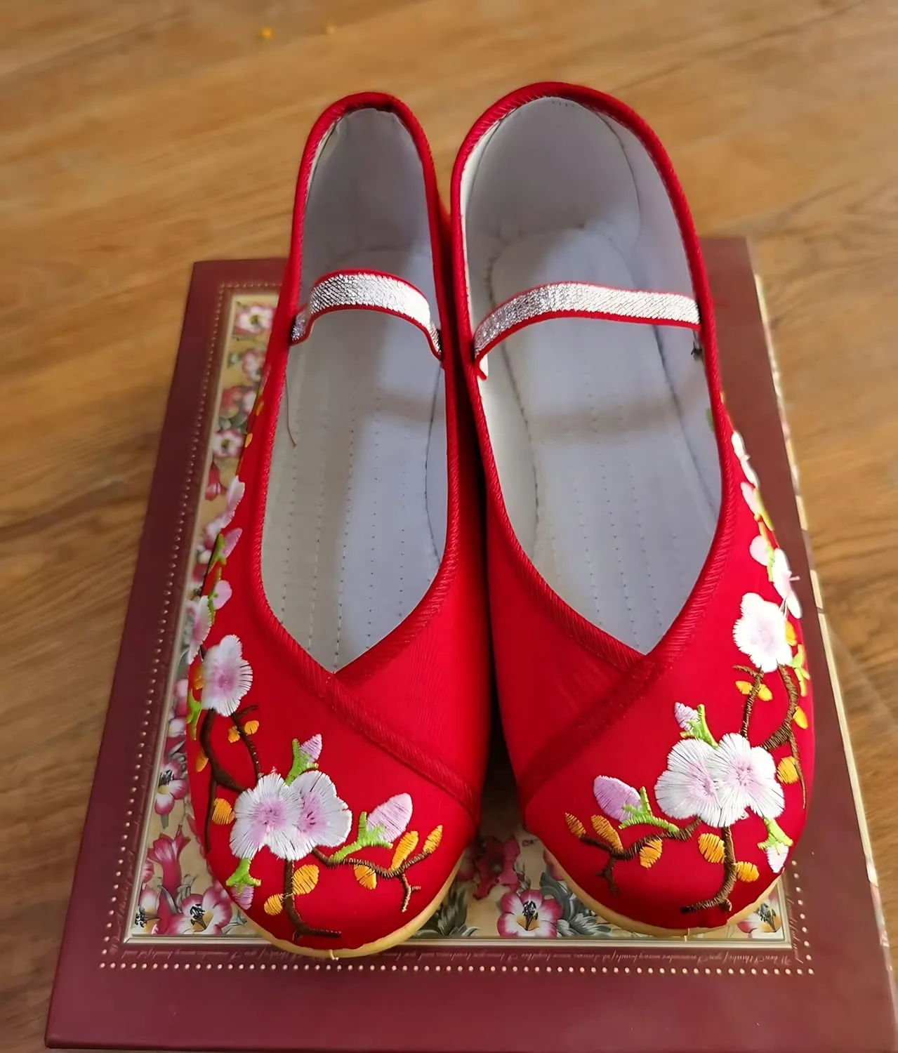 Chinese Traditional Embroidered Shoes Girls with Hanfu Ancient Costume Daily Performance Embroidered Canvas Shoes