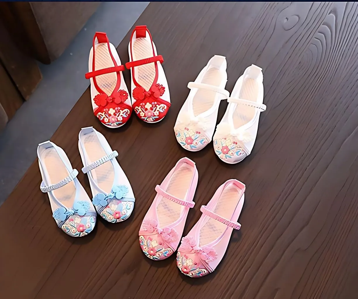 Chinese Traditional Girl Embroidery Shoes Hanfu Ancient Costume Daily Performance with Embroidery Shoes