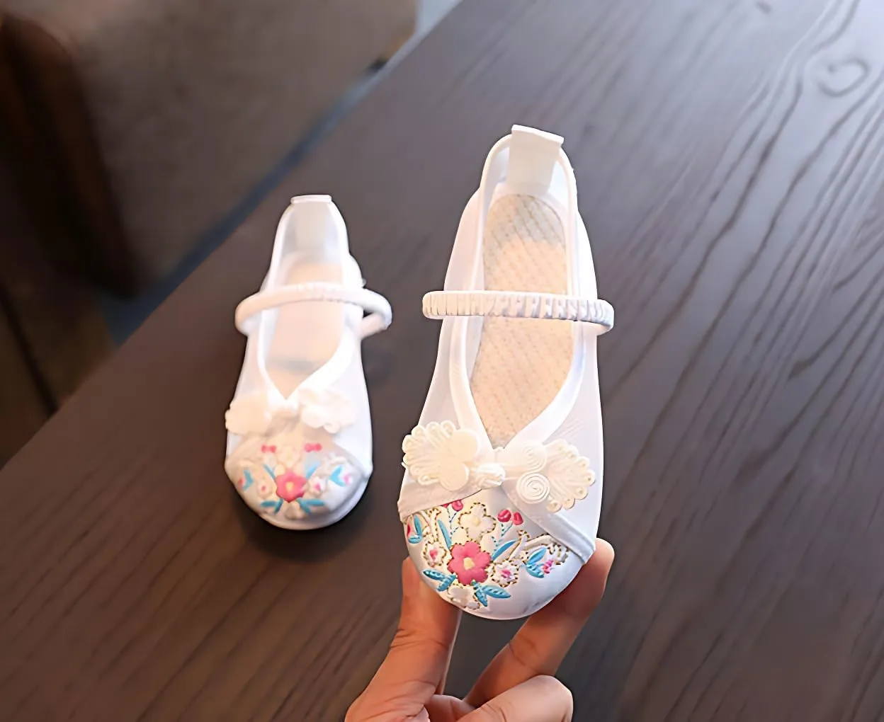 Chinese Traditional Girl Embroidery Shoes Hanfu Ancient Costume Daily Performance with Embroidery Shoes