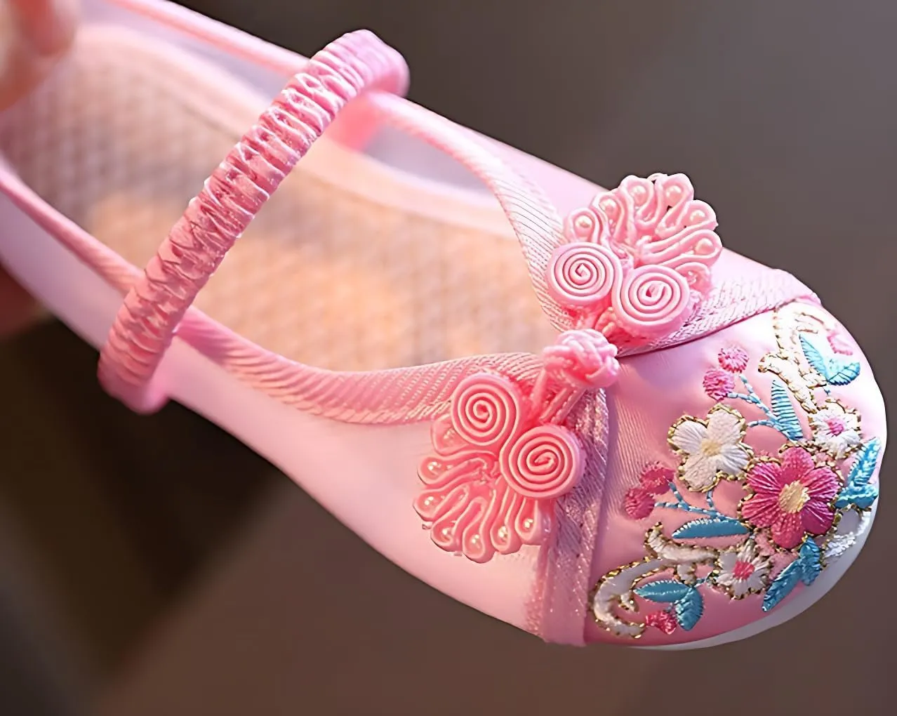 Chinese Traditional Girl Embroidery Shoes Hanfu Ancient Costume Daily Performance with Embroidery Shoes