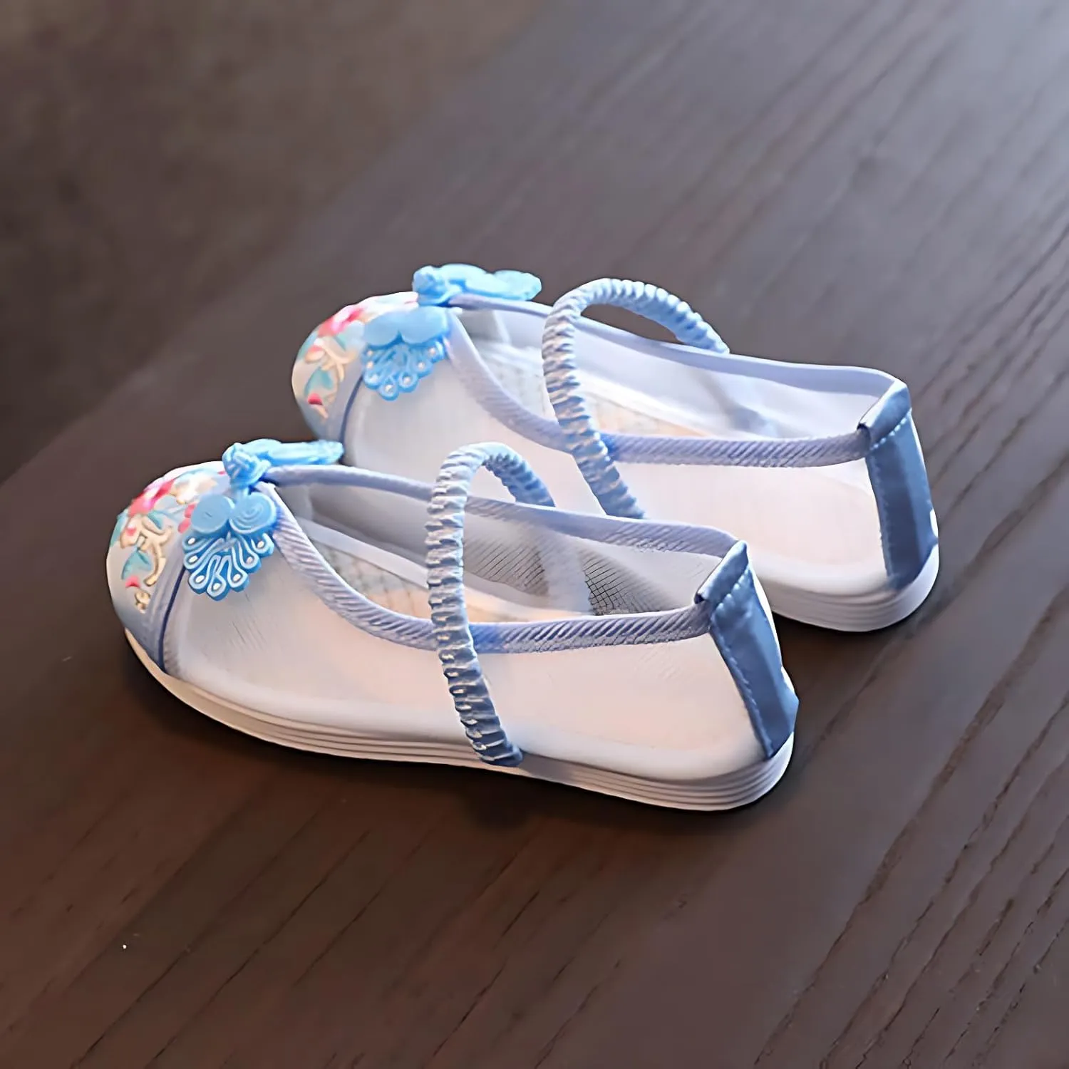 Chinese Traditional Girl Embroidery Shoes Hanfu Ancient Costume Daily Performance with Embroidery Shoes