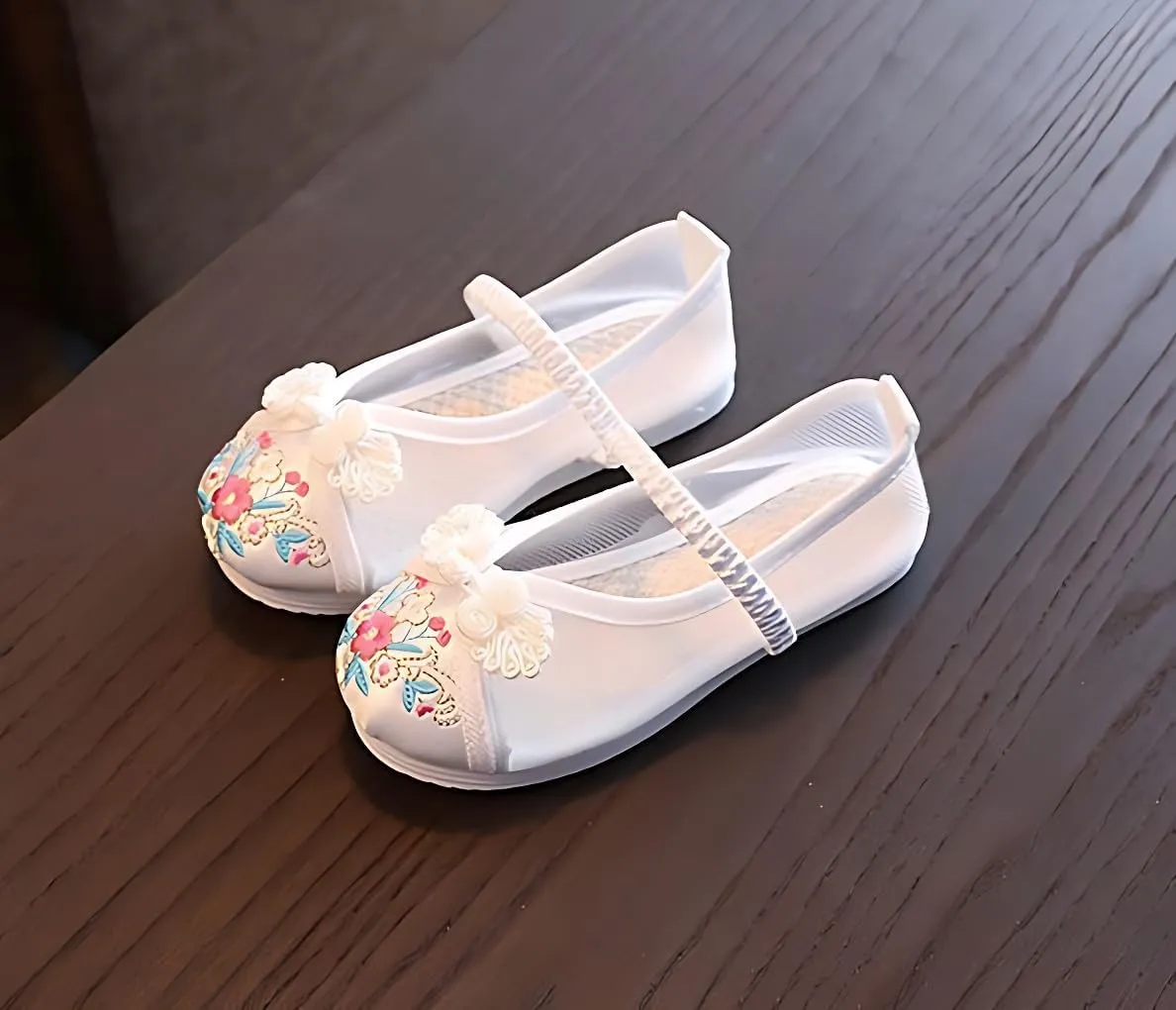 Chinese Traditional Girl Embroidery Shoes Hanfu Ancient Costume Daily Performance with Embroidery Shoes