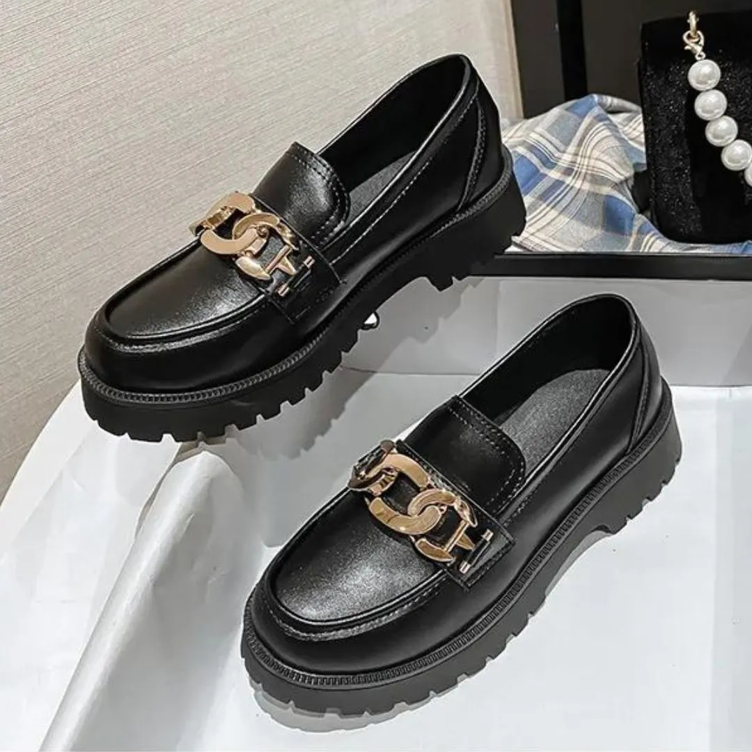 Classic loafers with chain detail