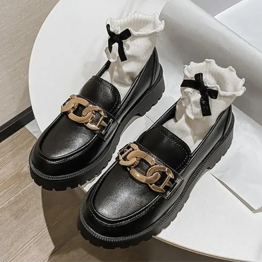 Classic loafers with chain detail