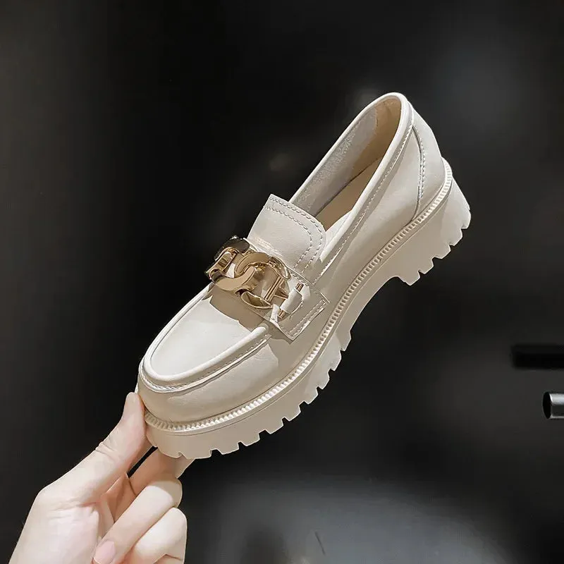 Classic loafers with chain detail
