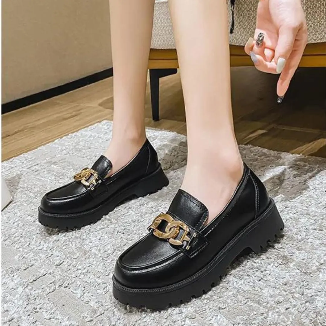 Classic loafers with chain detail