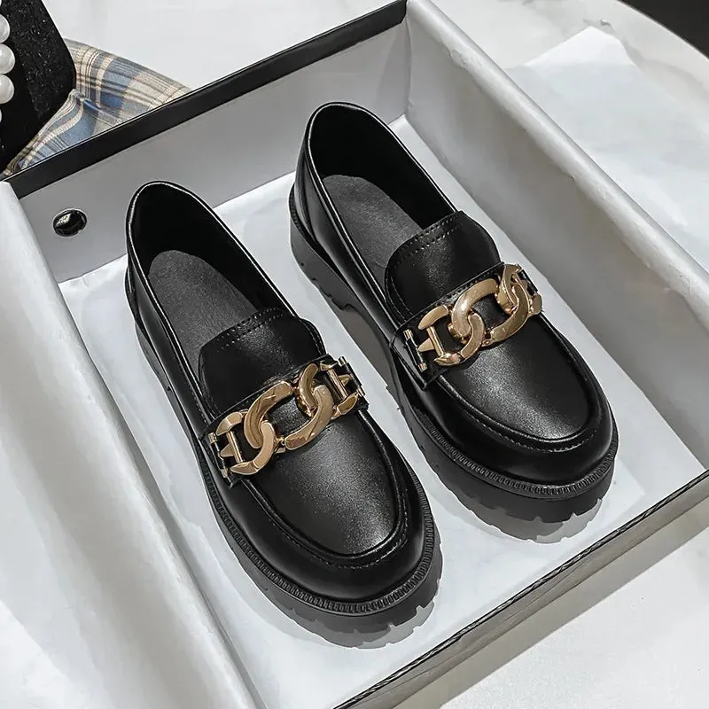 Classic loafers with chain detail