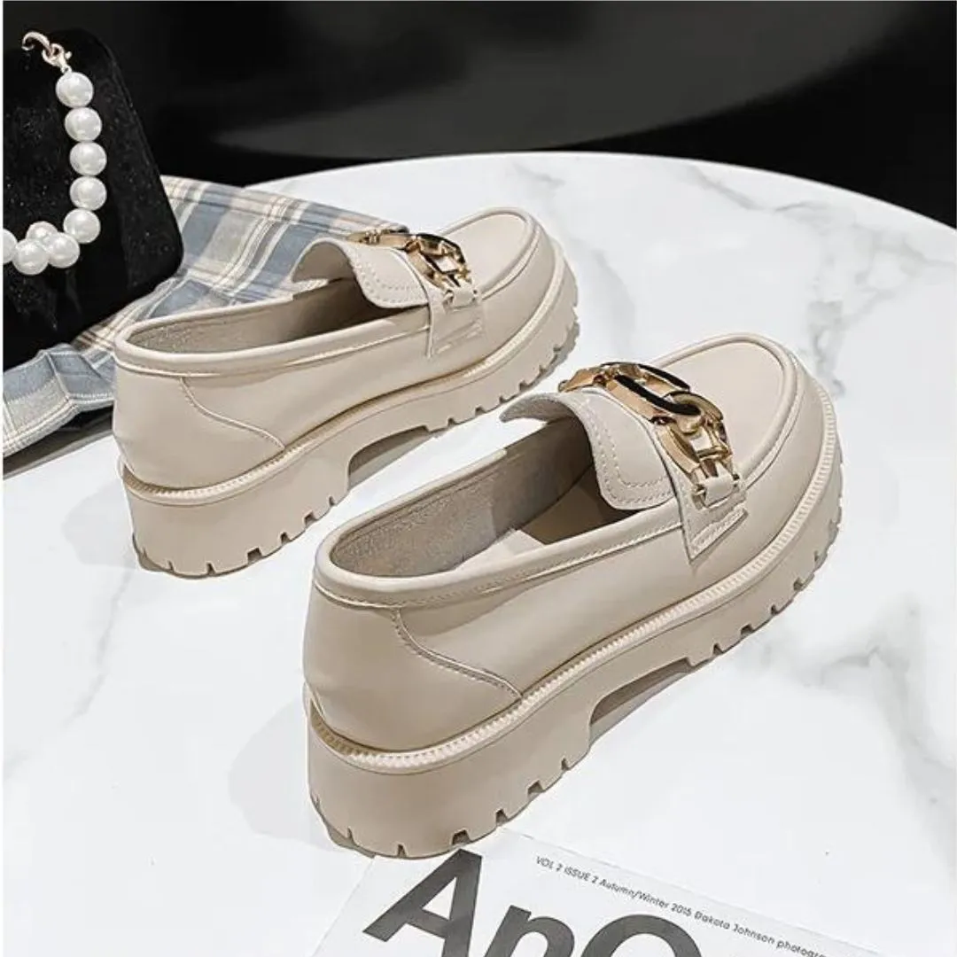Classic loafers with chain detail