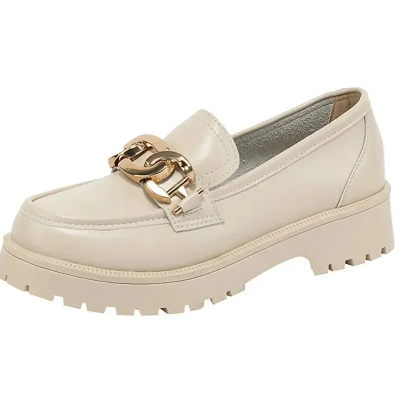 Classic loafers with chain detail