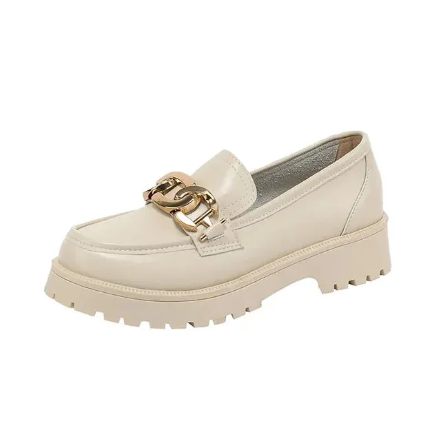 Classic loafers with chain detail
