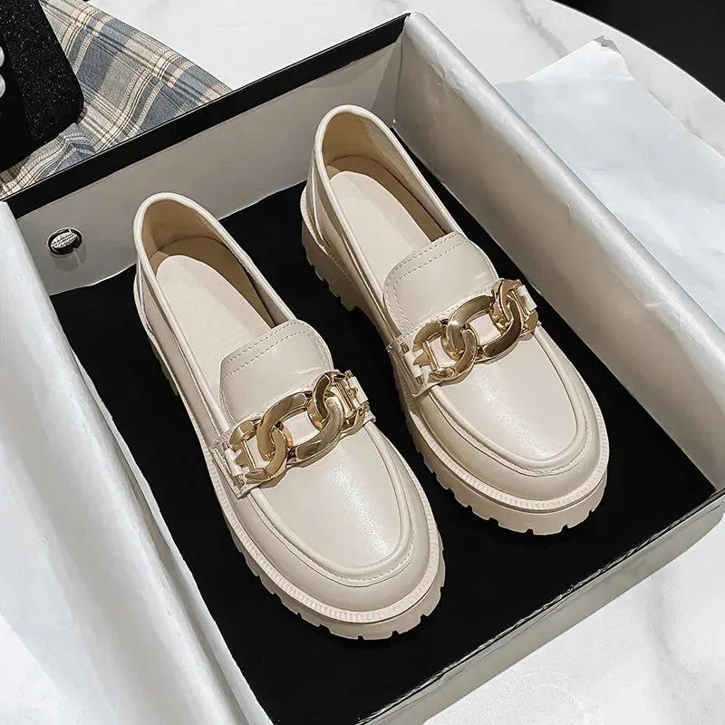 Classic loafers with chain detail