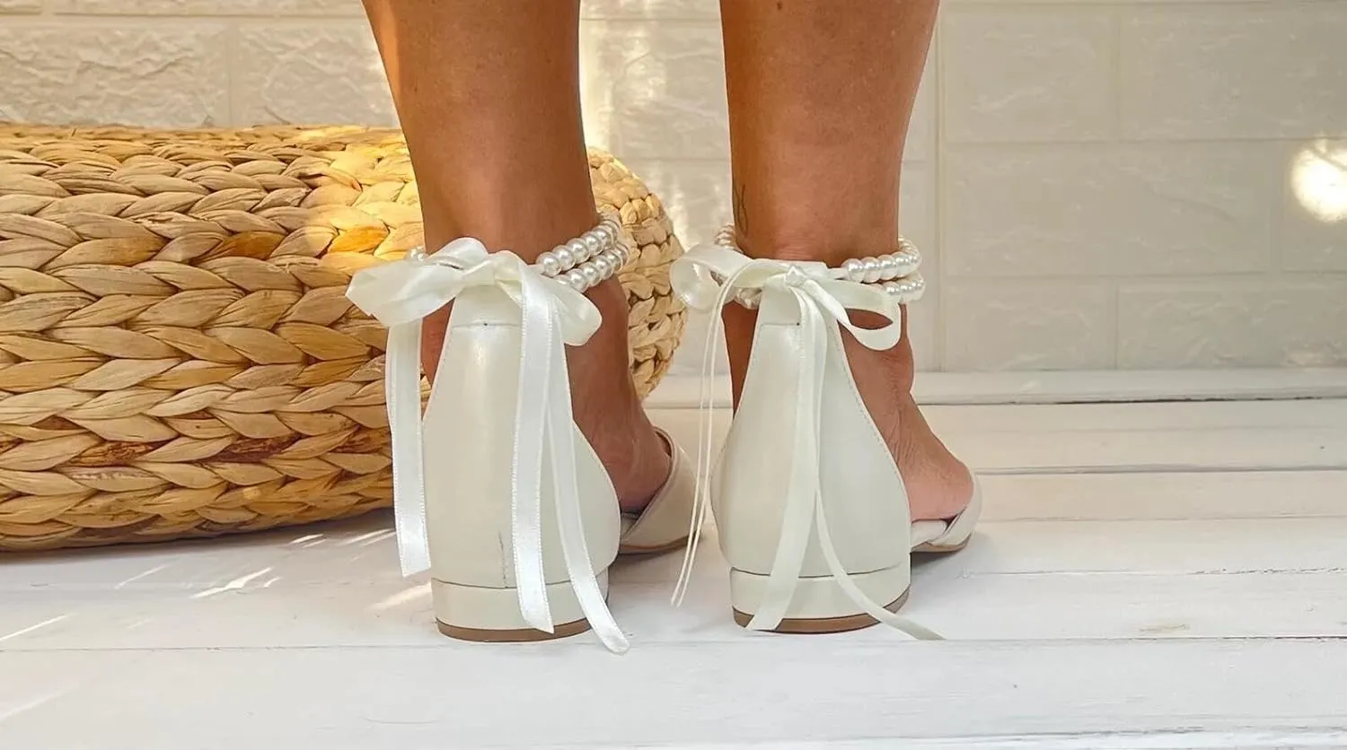 Closed Toe Pearl Wedding Flats Shoes for Bride with Bow Pointed Toe Bridal Flats Evening Prom Party Dress Shoes Pumps for Women