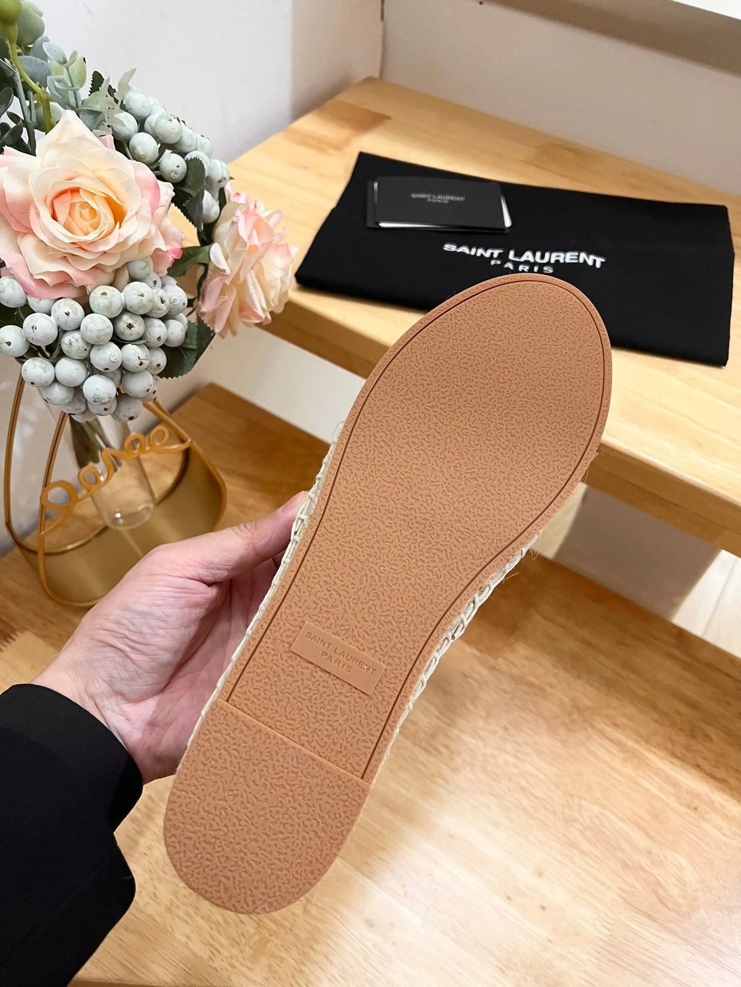 Laurent CREAMY WHITE Saint LOGO EMBOSSED SL Personalized assistance Convenient ON YVES SLIP CALFSKIN