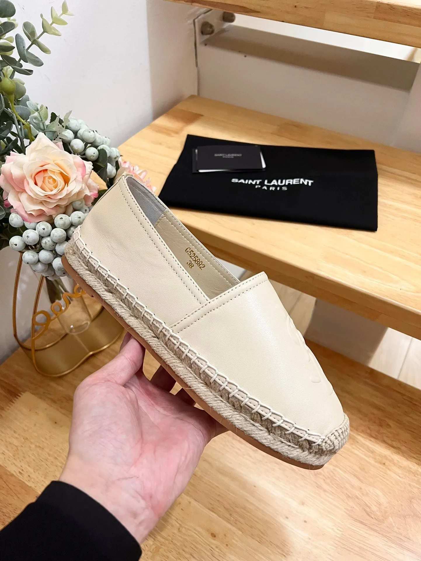 Laurent CREAMY WHITE Saint LOGO EMBOSSED SL Personalized assistance Convenient ON YVES SLIP CALFSKIN