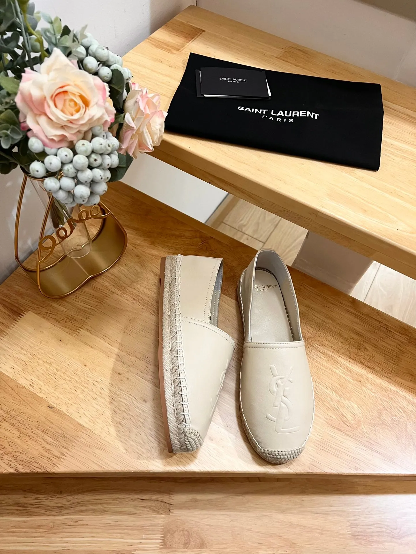 Laurent CREAMY WHITE Saint LOGO EMBOSSED SL Personalized assistance Convenient ON YVES SLIP CALFSKIN