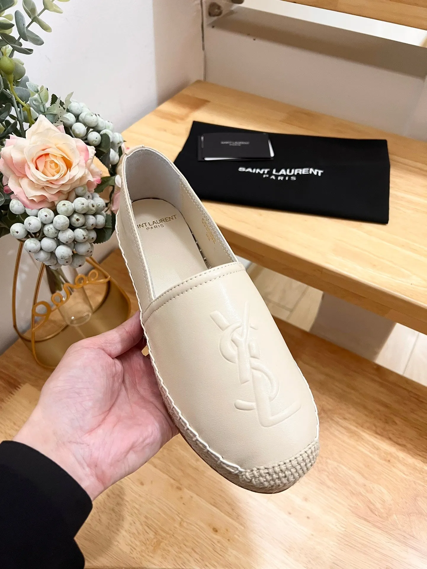 Laurent CREAMY WHITE Saint LOGO EMBOSSED SL Personalized assistance Convenient ON YVES SLIP CALFSKIN