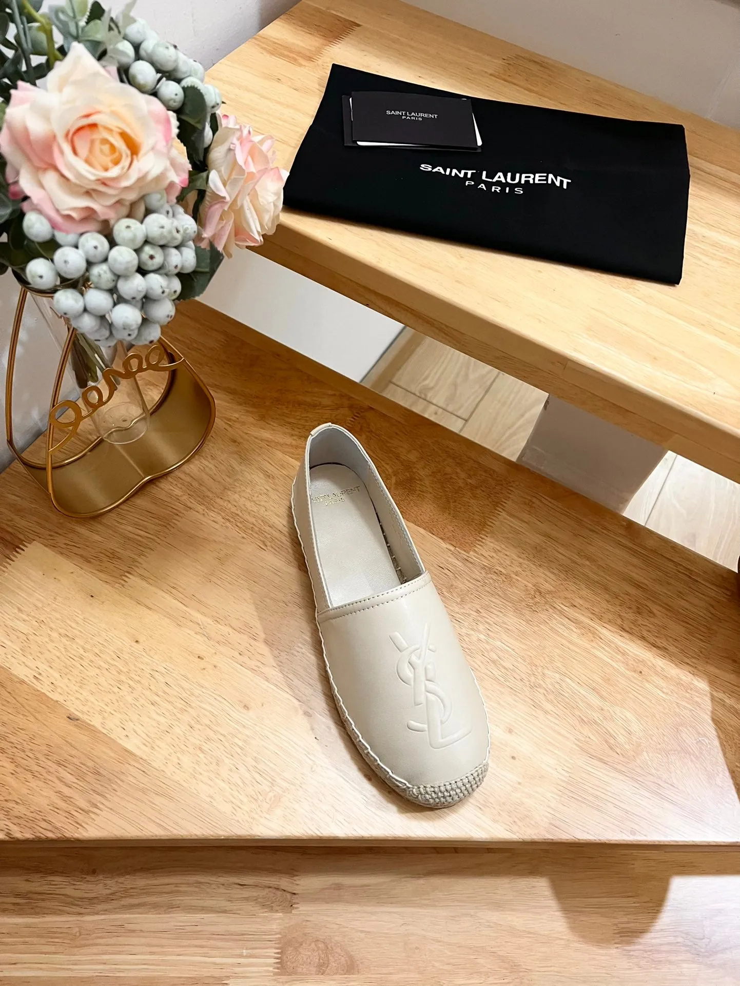 Laurent CREAMY WHITE Saint LOGO EMBOSSED SL Personalized assistance Convenient ON YVES SLIP CALFSKIN