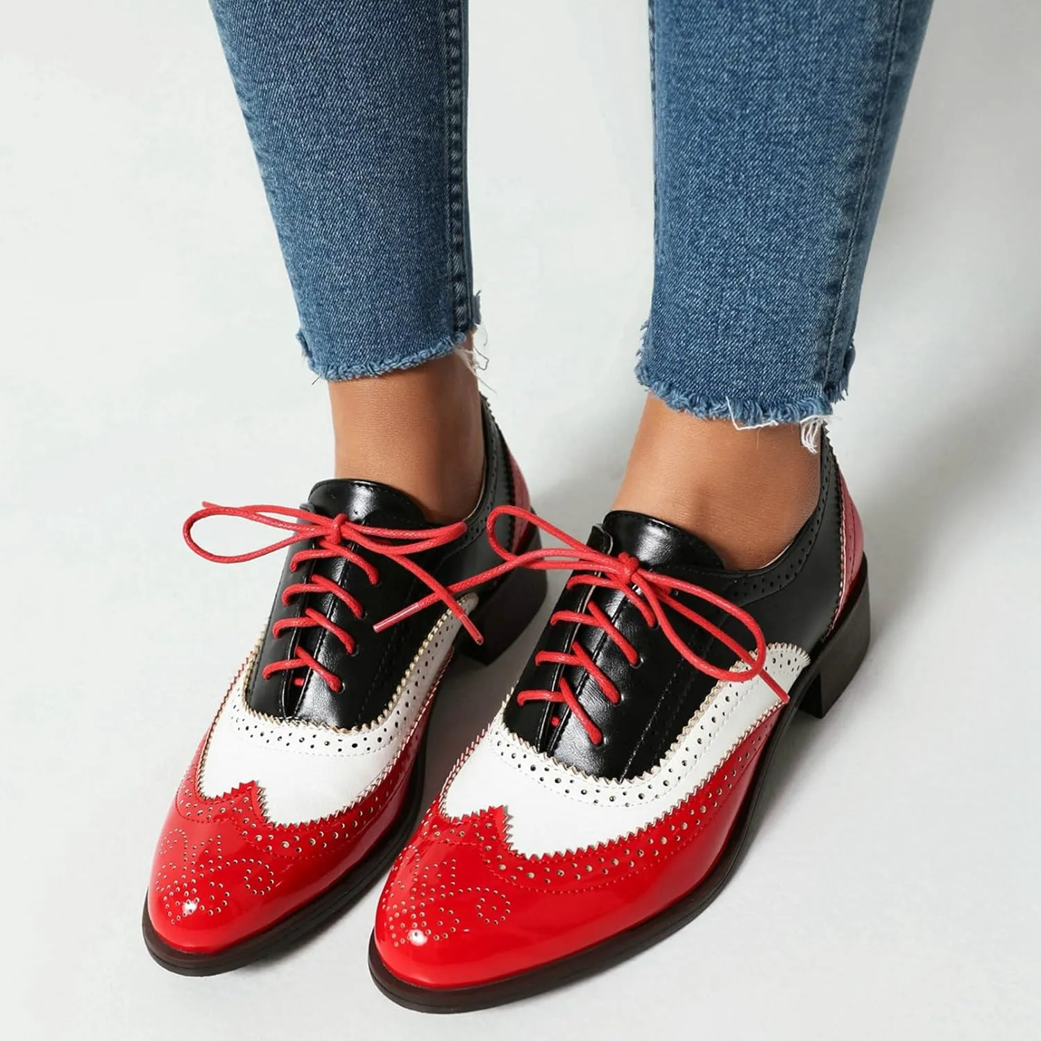 LUXMAX Women Lace Up Oxford Shoes Flats Wingtip Brogues Shoes Low Chunky Heel Vintage Saddle Shoes