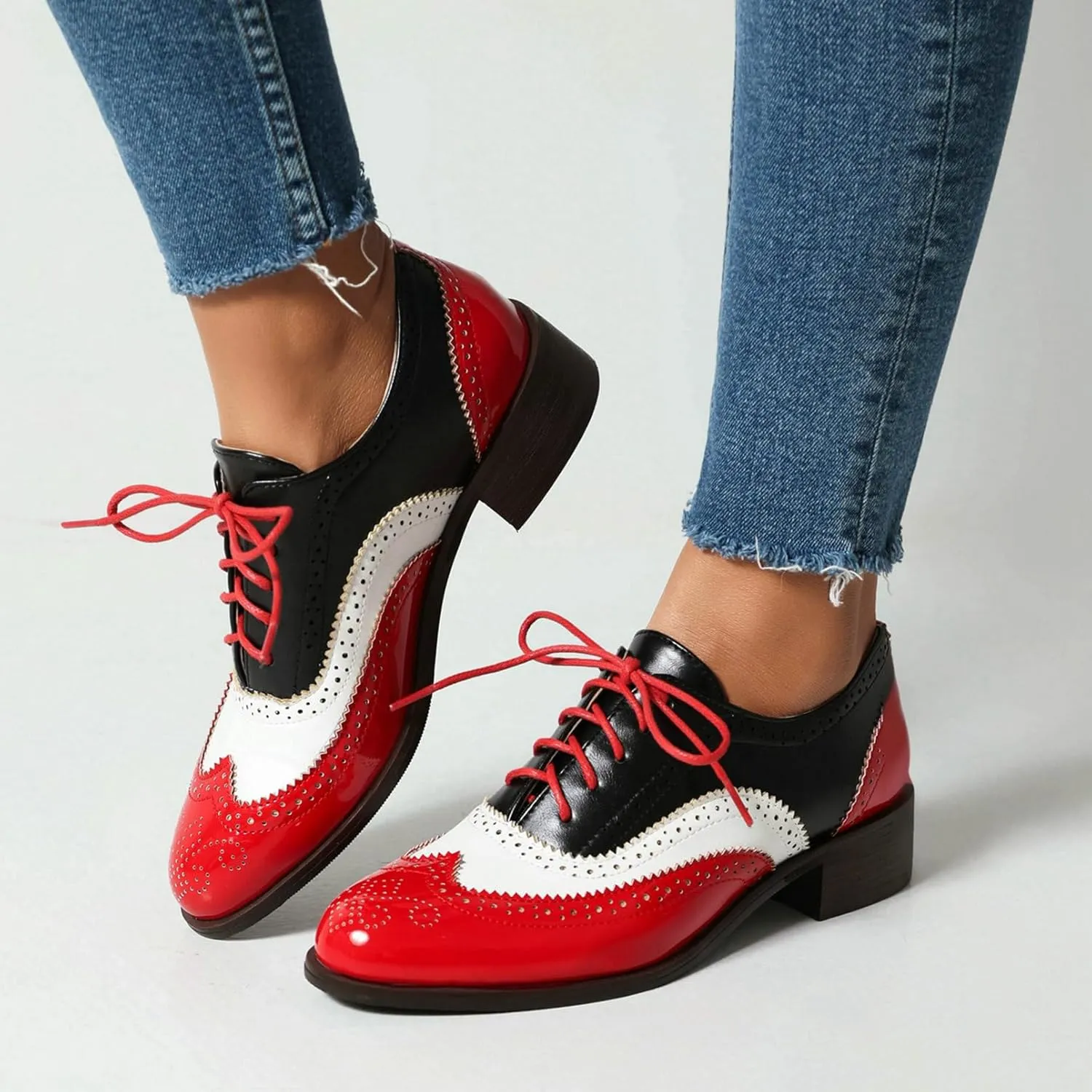 LUXMAX Women Lace Up Oxford Shoes Flats Wingtip Brogues Shoes Low Chunky Heel Vintage Saddle Shoes