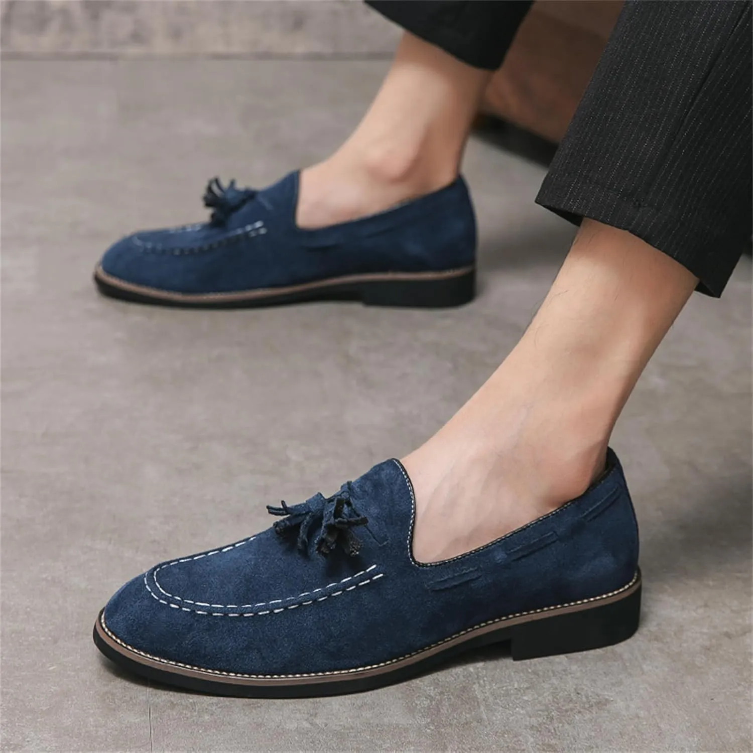 Men's Tassel Suede Slip-on Loafers Vintage Noble Velvet Pointed Toe Flats Smoking Slippers Prom Party Wedding Penny Shoes