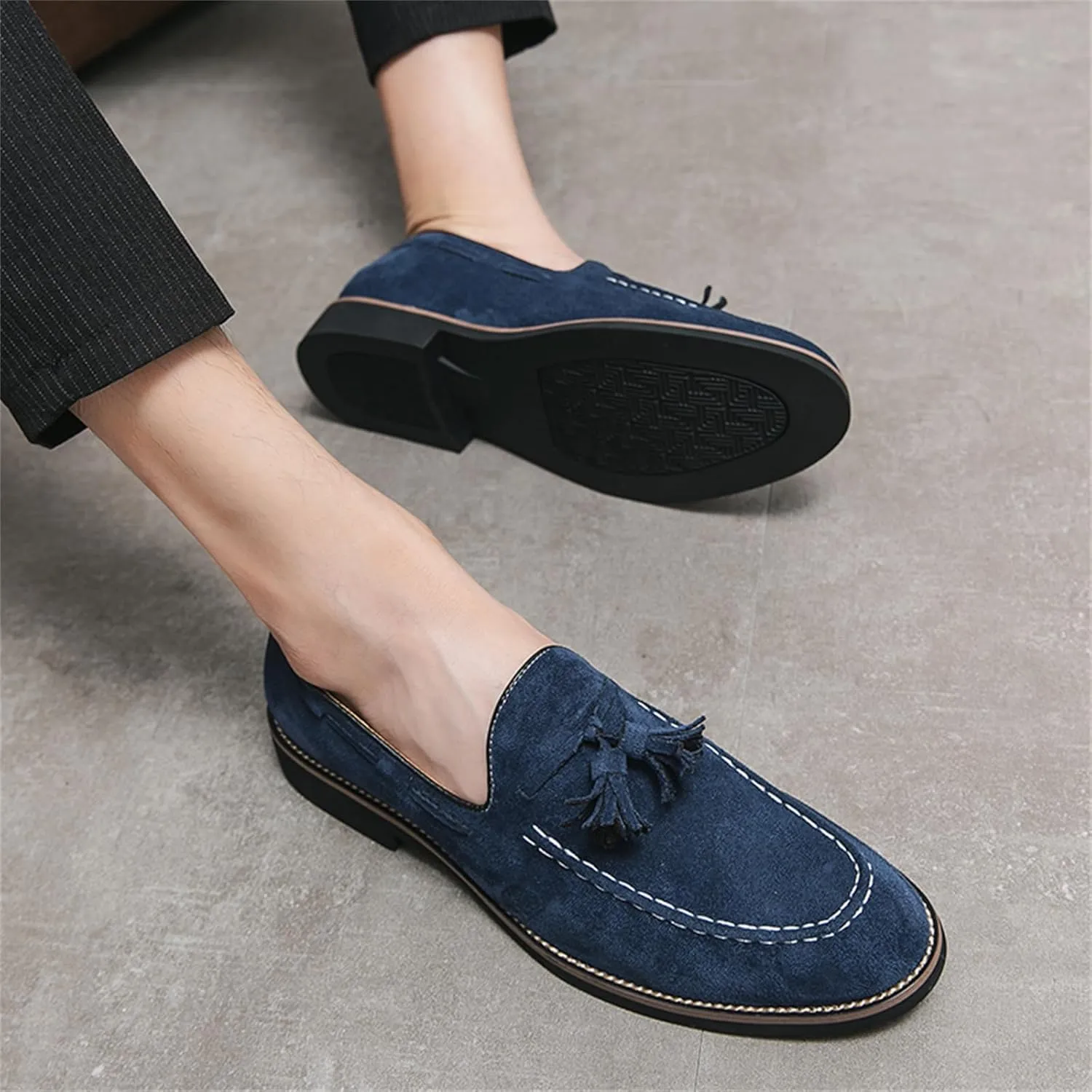 Men's Tassel Suede Slip-on Loafers Vintage Noble Velvet Pointed Toe Flats Smoking Slippers Prom Party Wedding Penny Shoes
