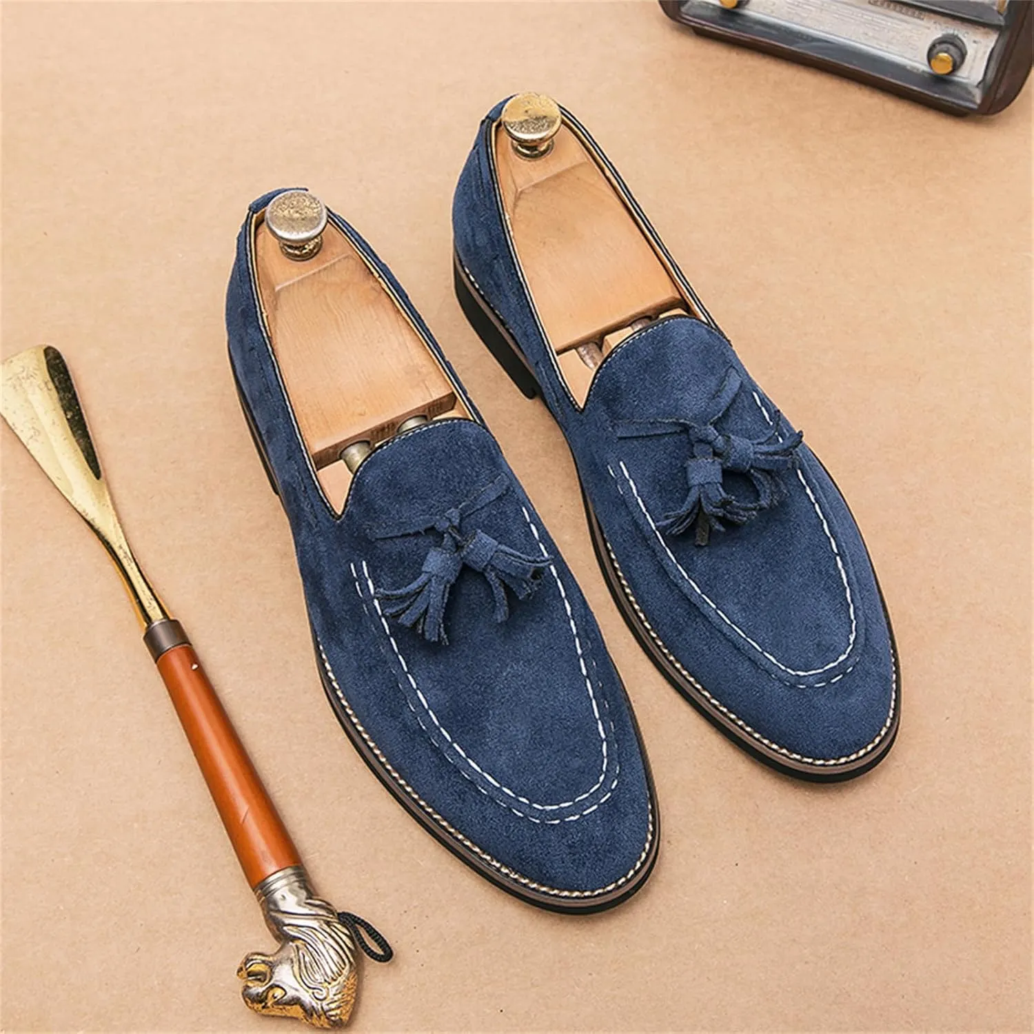 Men's Tassel Suede Slip-on Loafers Vintage Noble Velvet Pointed Toe Flats Smoking Slippers Prom Party Wedding Penny Shoes