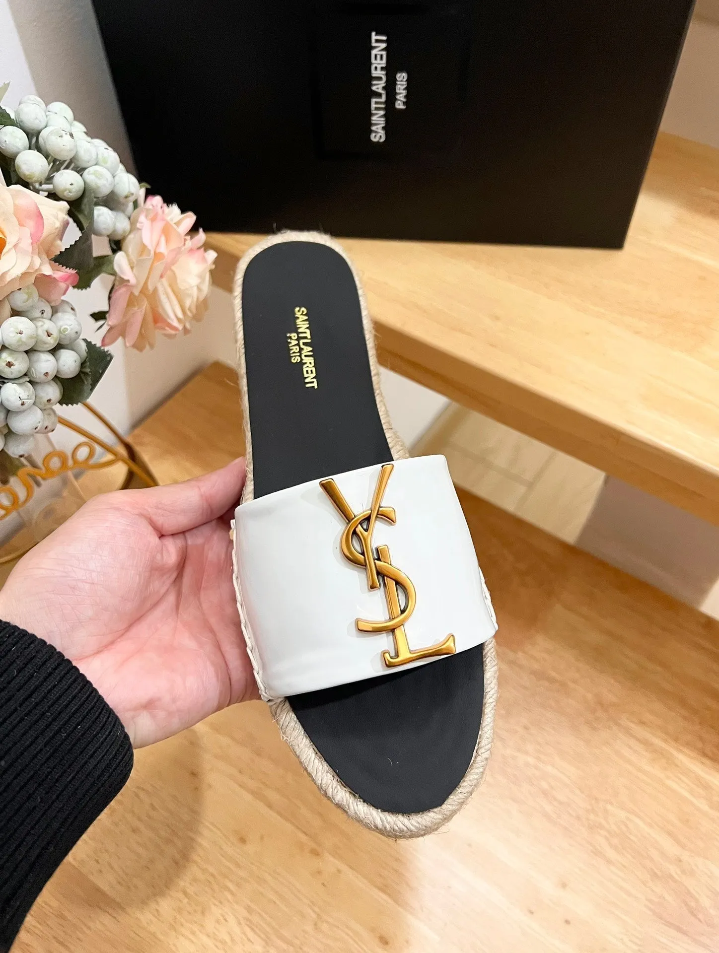 SLIPPER Multi-device compatible AND Saint Laurent WHITE Compliance-certified LOGO CALFSKIN BLACK SL YVES