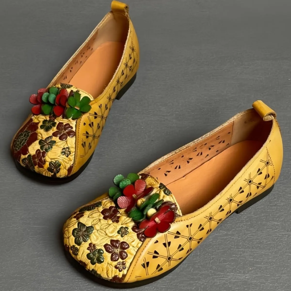 Vintage Ethnic Style Women's Flats with Floral Embellishments and Cool Hollow-Out Closed Round Toe Low-Cut Genuine Leather Shoes Casual Daily Wear Summer