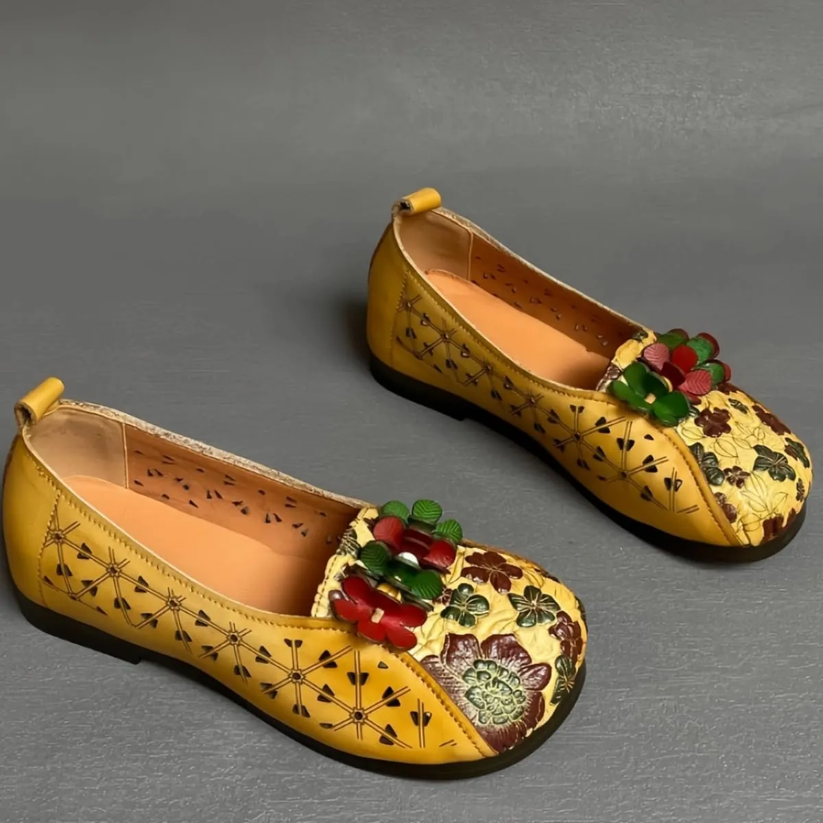 Vintage Ethnic Style Women's Flats with Floral Embellishments and Cool Hollow-Out Closed Round Toe Low-Cut Genuine Leather Shoes Casual Daily Wear Summer
