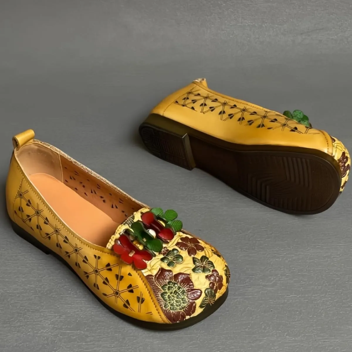 Vintage Ethnic Style Women's Flats with Floral Embellishments and Cool Hollow-Out Closed Round Toe Low-Cut Genuine Leather Shoes Casual Daily Wear Summer