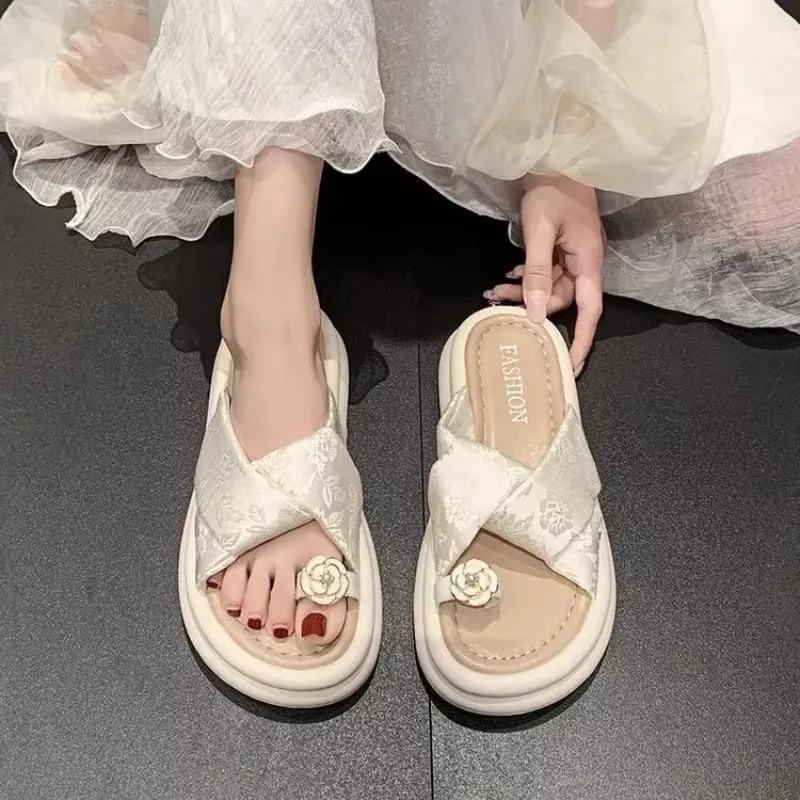 With skirts, slippers, women's summer wear 2025 new French toe muffin thick-soled sandals, new Chinese shoes,Wear-resistant and lightweight, skin-friendly