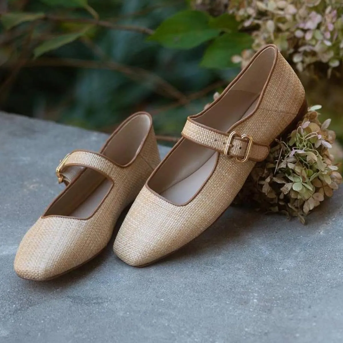 XYD Women Comfy Closed Square Toe Mary Jane Flats Low Heel Single Strap Buckled Outdoor Casual Dress Shoes